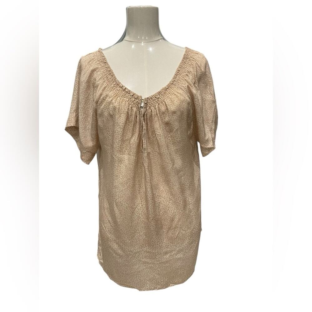 Rungolee Louise 100% Silk V-Neck Blouse in Sand Tortoise Size: S
